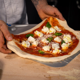 Лопатка для пиццы из алюминия - 45 x 45 см, перфорированная GGM Gastro