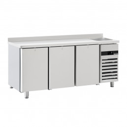 Холодильный стол - 1,9 x 0,7 m - 3 стеклянные двери, 1 с раковиной справа и с бортом - 420 Л GGM Gastro