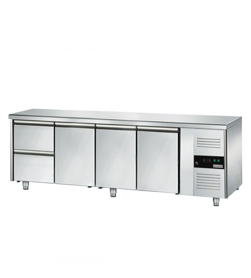 ФотоХолодильный стол ЕСО- 2,2 x 0,7 m / 3 дверцы / 2 выдвижн.секции GGM Gastro